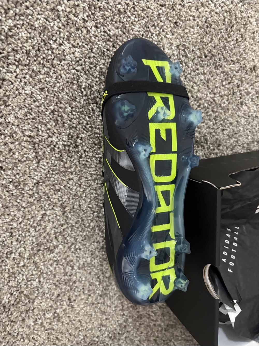 Adidas Predator Elite Cleats - Picture 2 of 4